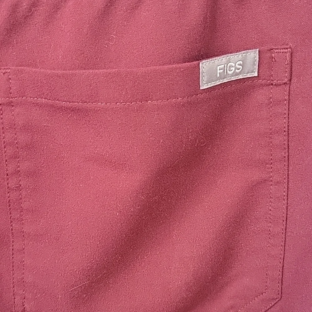 FIGS Burgundy‎ Medical Scrubs Men's Large